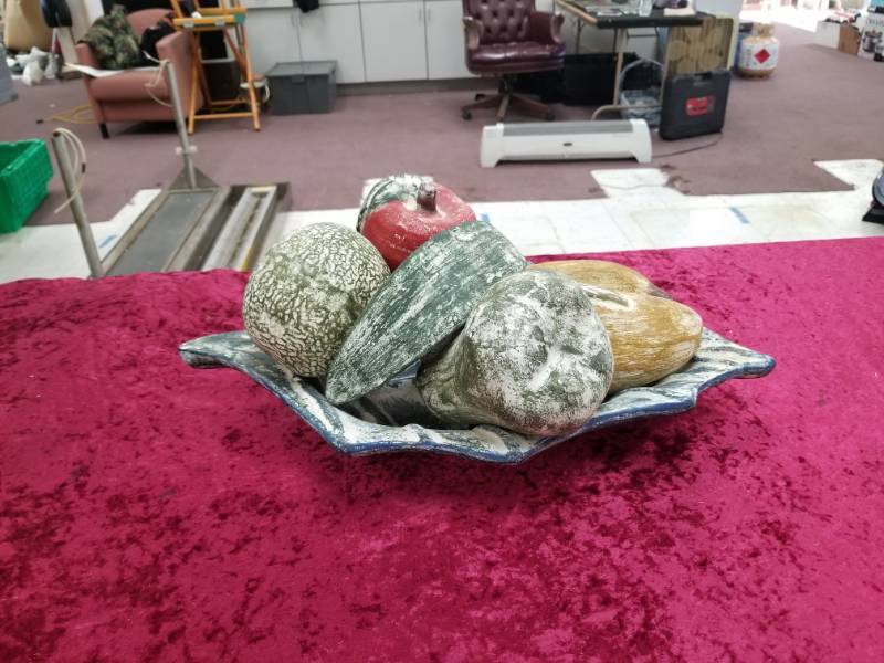 lot 6605 image: Rustic Fruit on Leaf Tray Dcor Piece