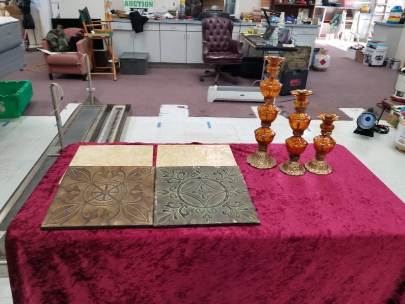 lot 6609 image: 4 Metal Wall Dcor Pieces and 3 Glass  Metal Matching Dcor items