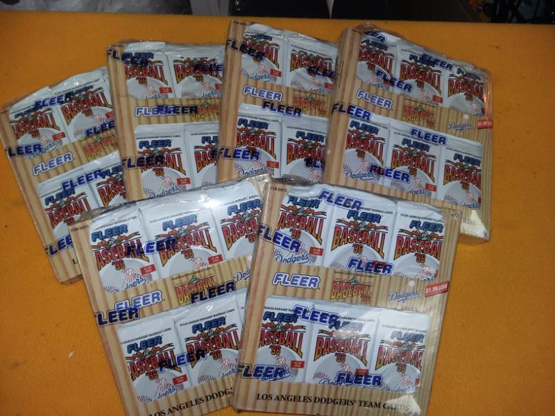 lot 6104 image: 6 Full Packs of Baseball Cards