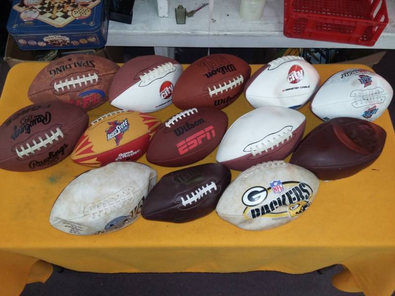 lot 6120 image: Lot of Footballs