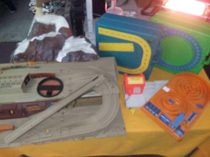 lot 6138 image: Lot of Car Tracks