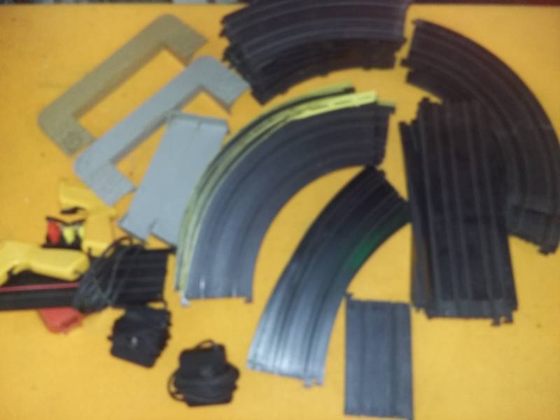 lot 6162 image: Lot of Racing Track Pieces