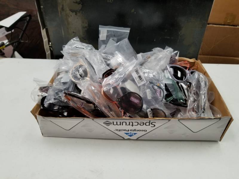 lot 10276 image: Flat of Fashion Sunglasses