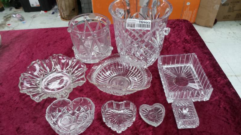lot 10469 image: Clear Glass Bowls Lot
