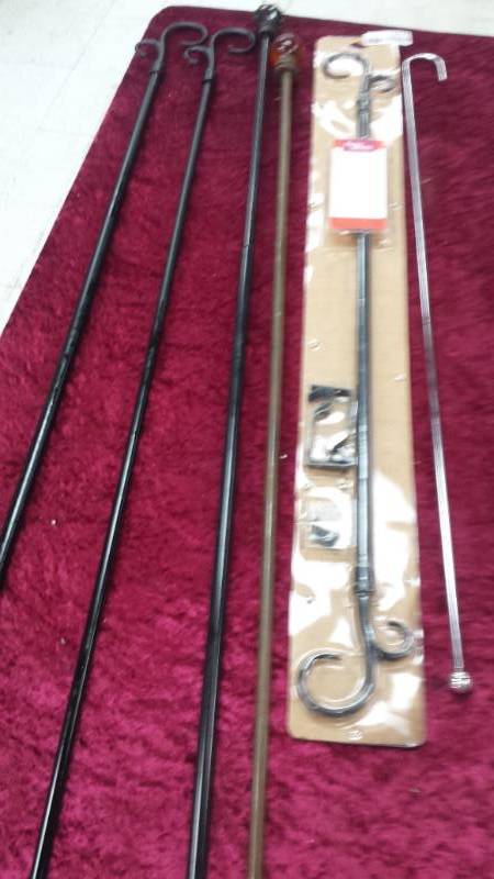 lot 10471 image: Window Curtain Rod Lot