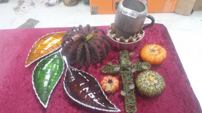 lot 10476 image: Misc Fall  Kitchen Dcor Items