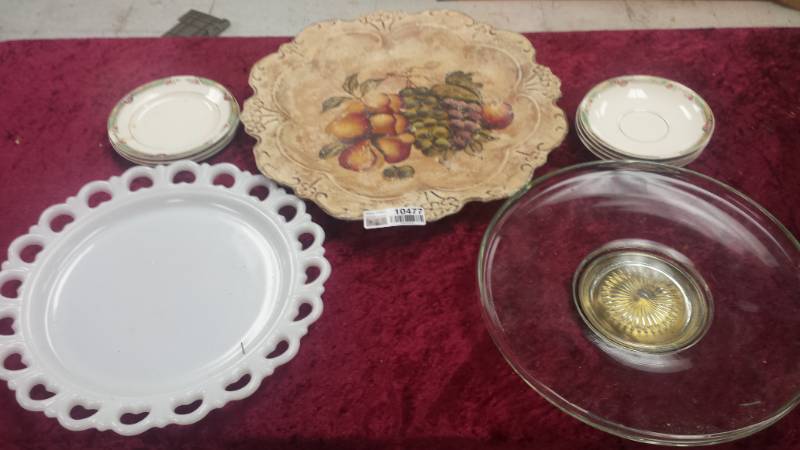 lot 10477 image: Collectible Plates, Lazy Susan Lot