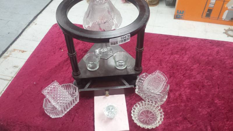 lot 10478 image: Wood Stand and Clear Glass Dishes  Lamp