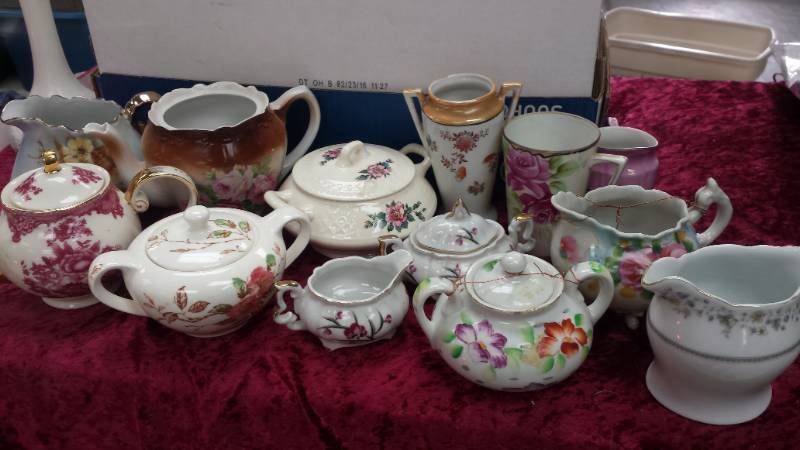 lot 10487 image: Vintage China Pitchers, Teapots, Vases �