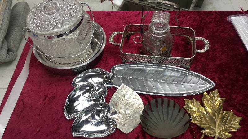lot 10490 image: Glass Ice Bucket, Metal Serving Trays and More