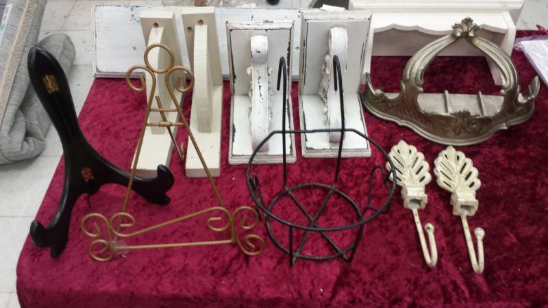 lot 10492 image: Shelves, Plate Displays Wall Hooks Lot