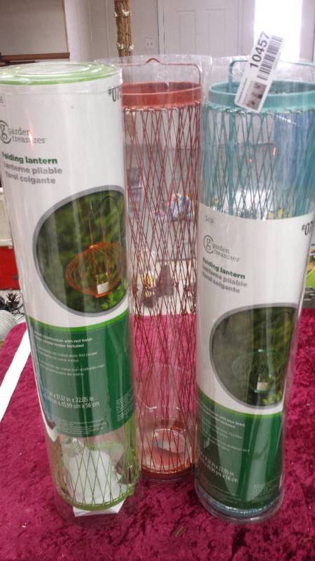 lot 10457 image: Lot 3 Folding Lanterns