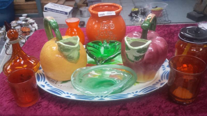 lot 10495 image: Bottles, Pitchers, Bowls Lot