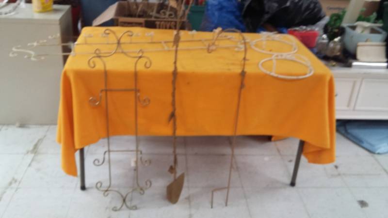 lot 10445 image: Metal Plate Hangers, Wall Dcor, Shephers Hook