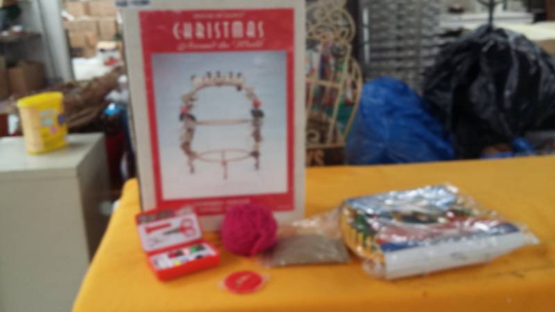 lot 10447 image: Knifty Knitter Round Looms Kit, Snowbird Server & Misc Sewing