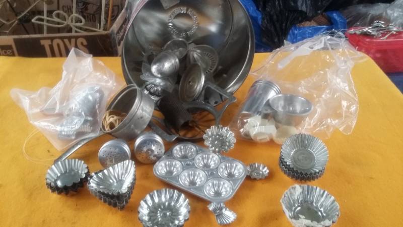 lot 10451 image: Small Baking Tins, Metal Cupcake Pan, Cookie Press and More