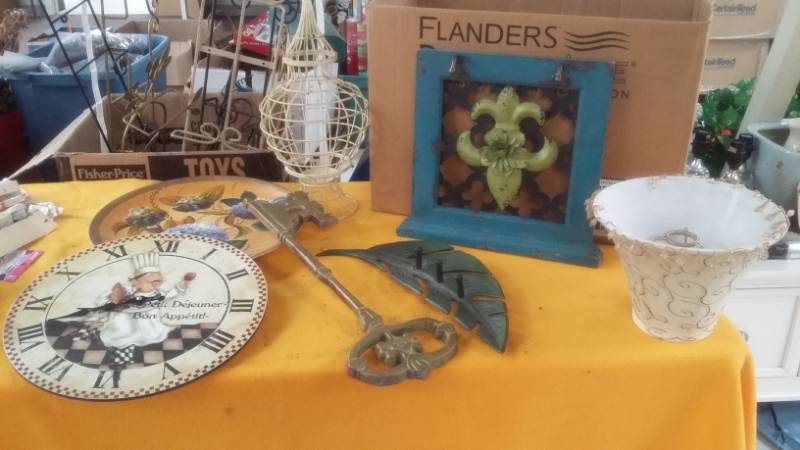 lot 10453 image: Misc Wall Home Dcor