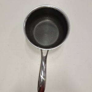 lot 6067 image: HexClad 2qt Non Stick Sauce Pan