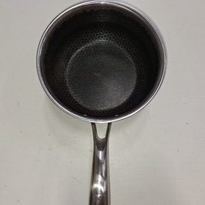 lot 6068 image: Hexclad 3qt Sauce Pan