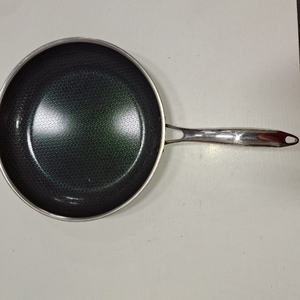 lot 6069 image: Hexclad 12inch Frypan