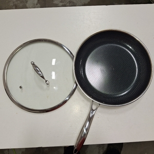 lot 6076 image: Hexclad Frypan 12 inch With Lid