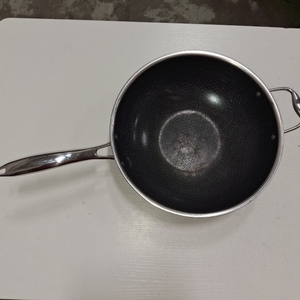 lot 6085 image: Hexclad 12inch Wok Pan