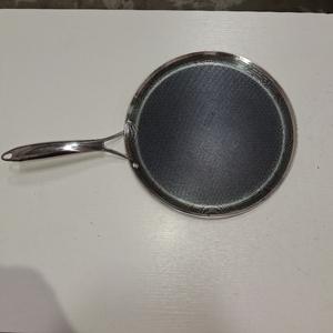 lot 6086 image: Hexclad 12inch Griddle Pan