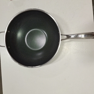 lot 8036 image: Hexclad 12inch Wok Pan