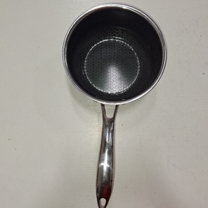 lot 8037 image: Hexclad 2qt Sauce Pan