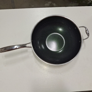 lot 8041 image: Hexclad 12inch Wok Pan