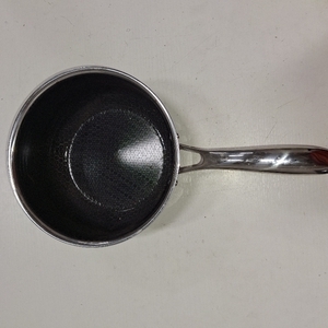 lot 8048 image: Hexclad 3qt sauce pan