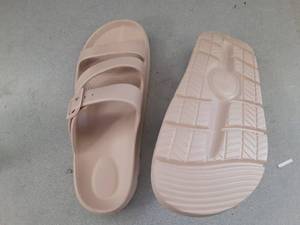 lot 202 image: US 10 Tan Slides  - Retail $0