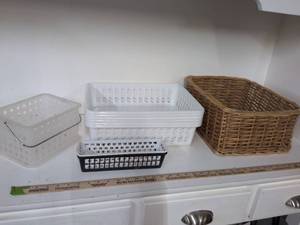 lot 5 image: Plastic Storage Baskets and Woven Basket Lot