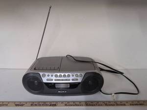 lot 10 image: Sony CD-RRW Playback CD Radio Cassette Boombox CFD-S05
