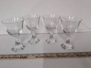 lot 20 image: Mikasa Austria Wine Glasses Set of 4