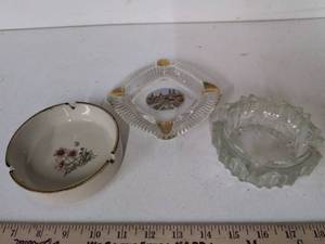 lot 32 image: 3 Ashtrays Porcelain Glass Floral Design