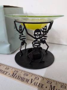 lot 47 image: PartyLite Bones Aroma Melts Warmer P8603