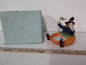 lot 49 image: PartyLite P8212 Pumpkin Witch Candle Holder