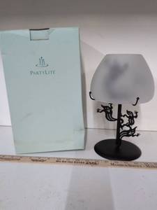 lot 50 image: PartyLite Shadowdancers Ghost Tealight Lamp P7797