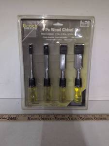 lot 74 image: Bench Basics 4 Pc Wood Chisel Set 14 12 34 1 in. 7-14 in.