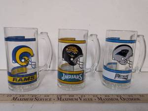 lot 77 image: NFL Football Team Helmet Glass Mugs Rams Jaguars Panthers