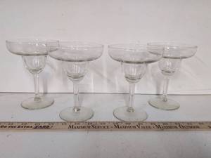 lot 78 image: Set of 4 Margarita Glasses Clear Stemmed