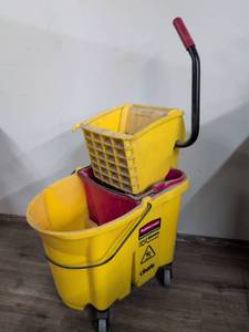 lot 113 image: Rubbermaid Commercial Products Wave Brake Mop Wringer Bucket with Press