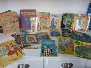 lot 121 image: Childrens Books Lot 20 Titles including Berenstain Bears, Knock-Knock, Witch Stories