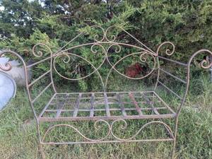 lot 122 image: Metal Outdoor Bench