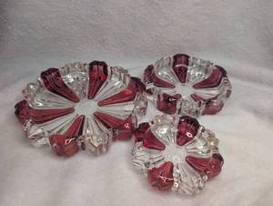 lot 1201 image: Vintage Glass Red and Clear Ash Trays - 3 Pieces