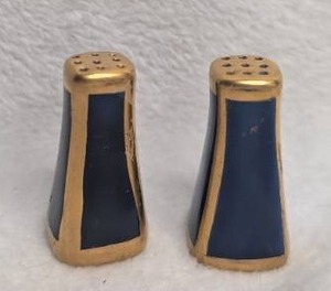 lot 1203 image: Salt and Pepper Shakers Pair Gold Tone Black Band
