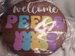 lot 1300 image: Welcome Peeps Round Wood Sign Decorative Wall Art- new