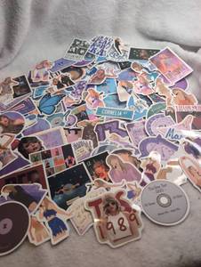 lot 1504 image: Taylor Swift Stickers- 100 ct