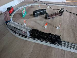 Lionel Model Train Set Pennsylvania 1645 with Track Accessories - works!